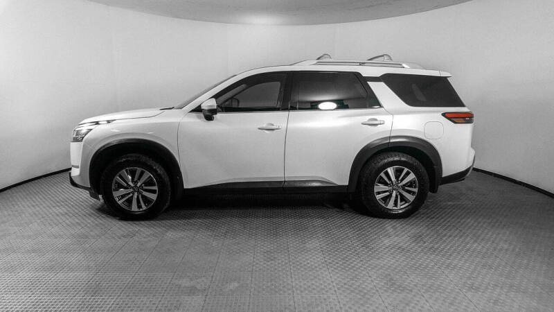 2022 Nissan Pathfinder SL