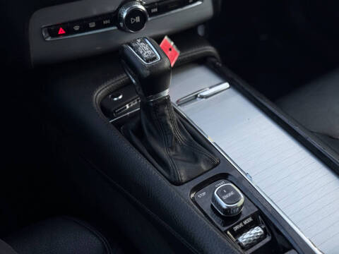 2016 Volvo XC90 T5 Momentum