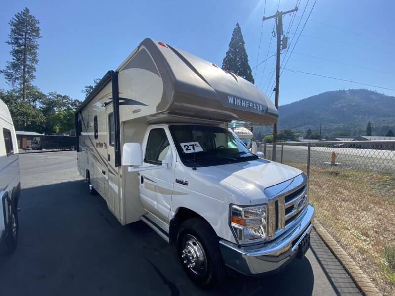 2017 **Sale Pending** Winnebago Minnie Winnie 27Q / 27ft for sale at Jim Clarks Consignment Country - Class C Motorhomes in Grants Pass OR