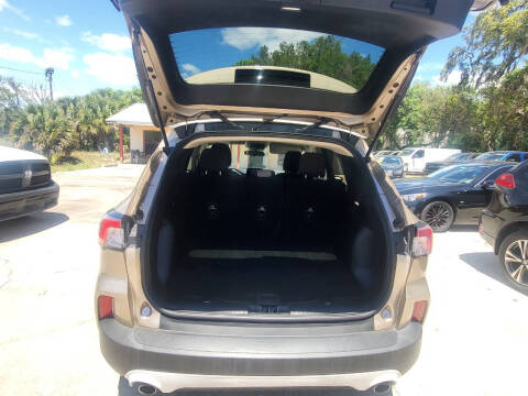 2020 Ford Escape SE