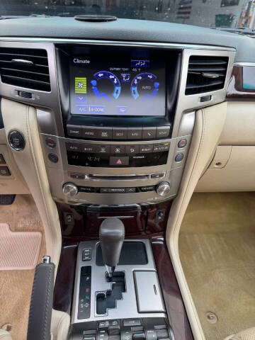2013 Lexus LX 570