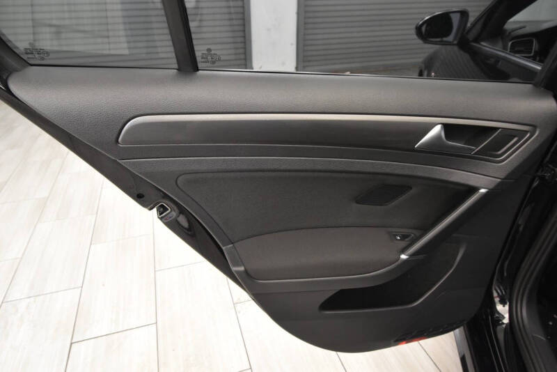 2020 Volkswagen Golf GTI SE