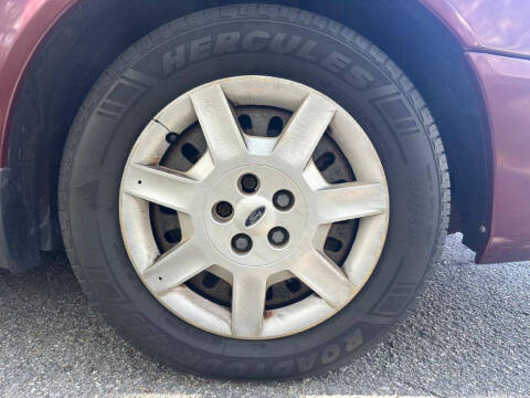2005 Ford Taurus SE