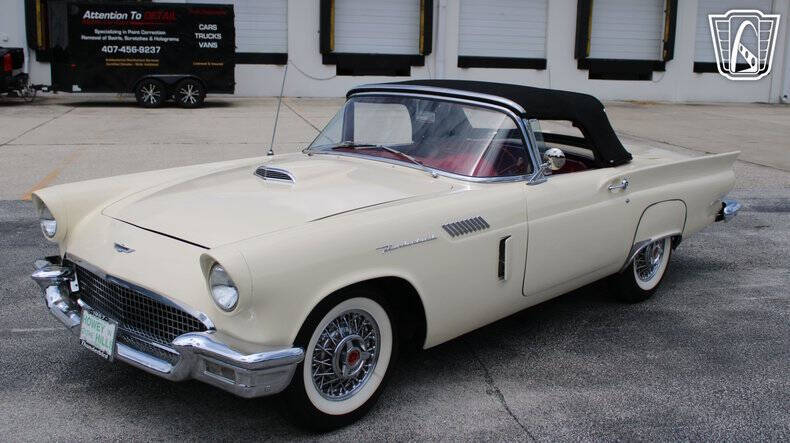 1957 Ford Thunderbird