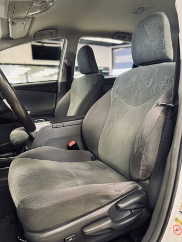 2012 Toyota Prius v Three