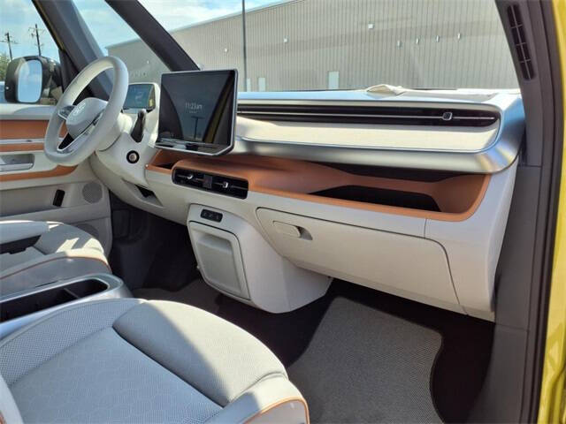 2025 Volkswagen ID. Buzz Pro S Plus 4Motion