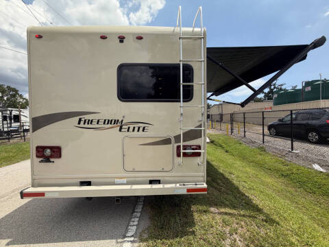 2017 Thor Motor Coach Freedom Elite