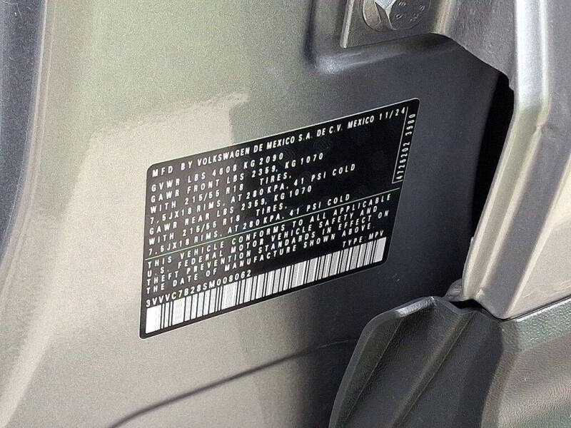 2025 Volkswagen Taos SE 4Motion