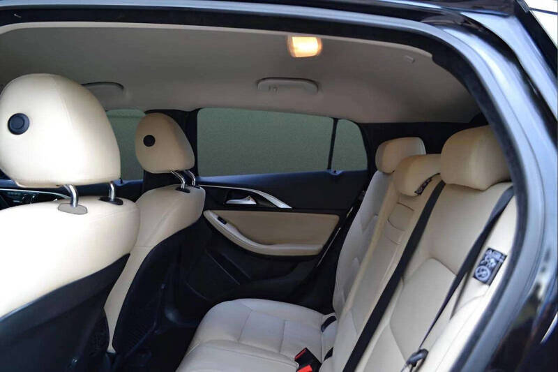 2017 Infiniti QX30 Luxury