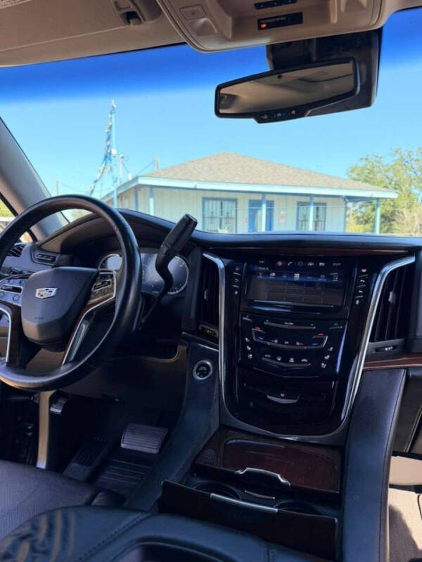 2016 Cadillac Escalade Luxury Collection