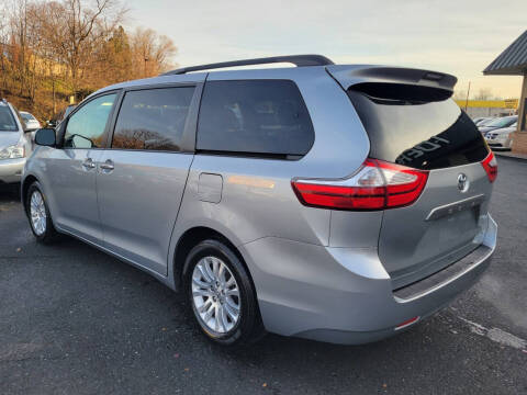 2015 Toyota Sienna XLE 8-Passenger