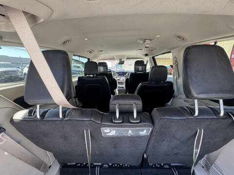 2017 Chrysler Pacifica Touring-L Plus