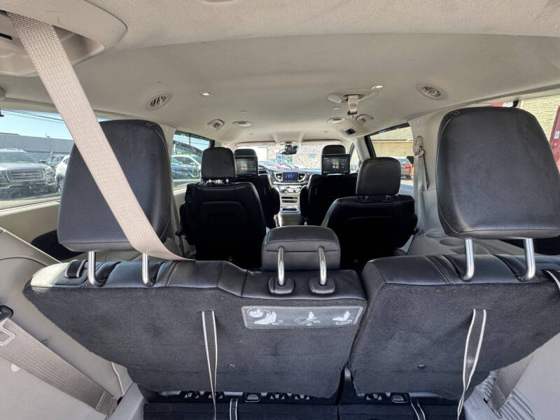2017 Chrysler Pacifica Touring-L Plus