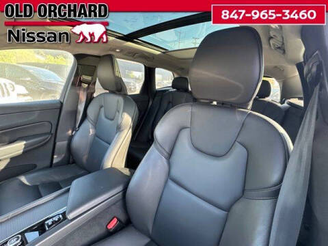 2025 Volvo XC60 B5 Core Dark Theme