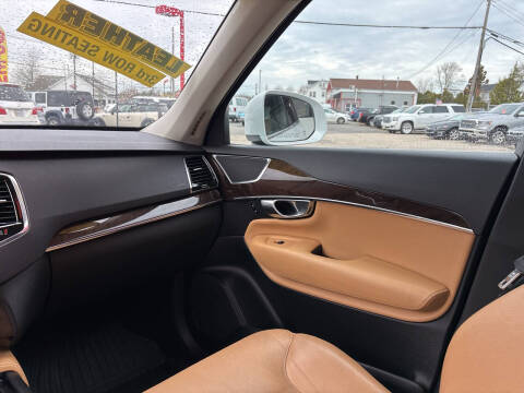 2016 Volvo XC90 T6 Momentum