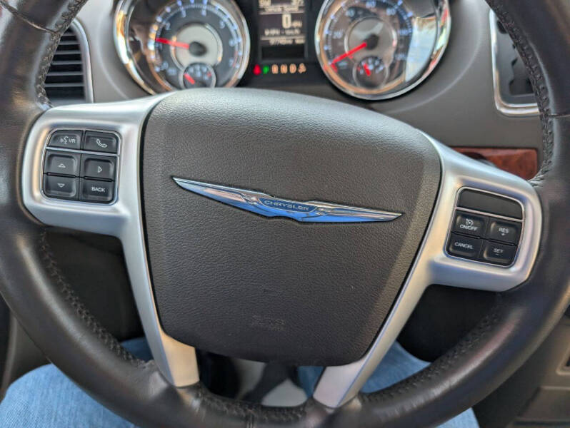 2015 Chrysler Town and Country Touring-L