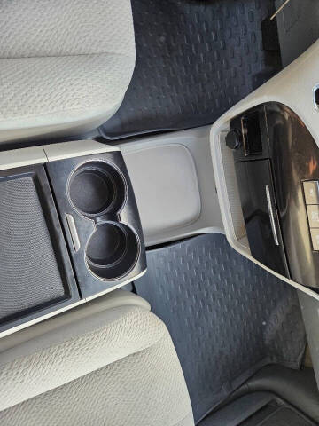 2011 Toyota Sienna LE 7-Passenger Auto Access Seat