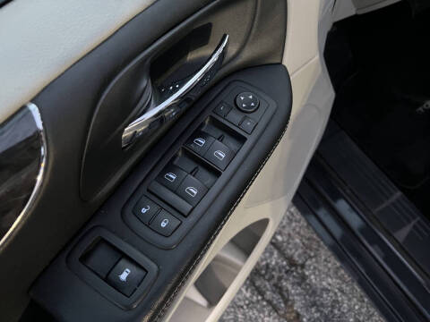 2012 Chrysler Town and Country Touring