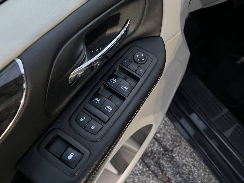 2012 Chrysler Town and Country Touring