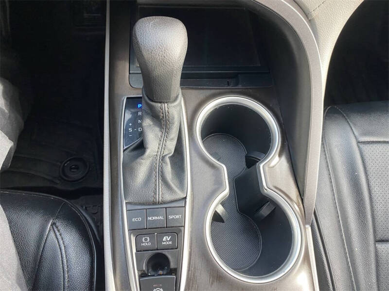 2021 Toyota Camry Hybrid LE