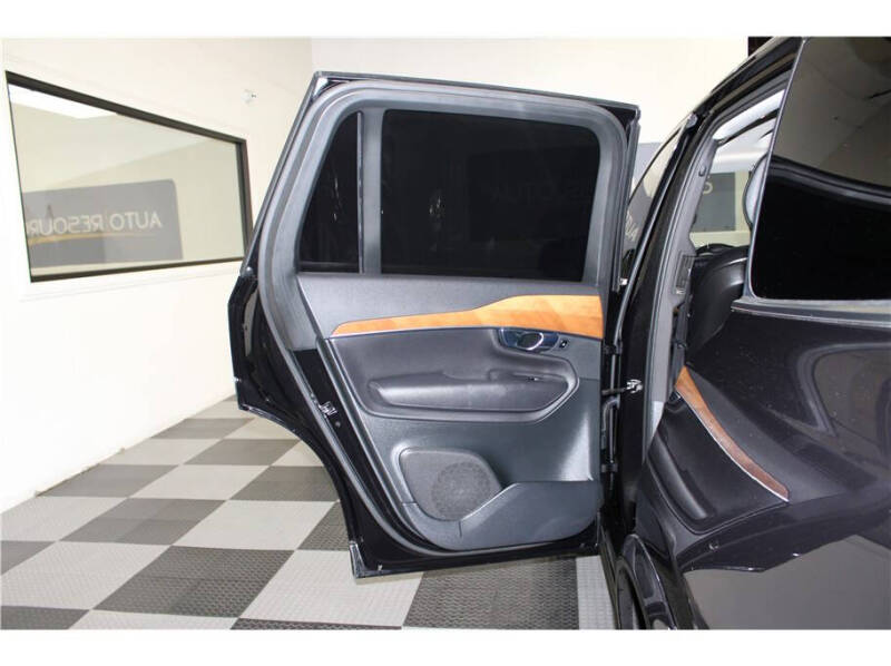 2021 Volvo XC90 T5 Momentum