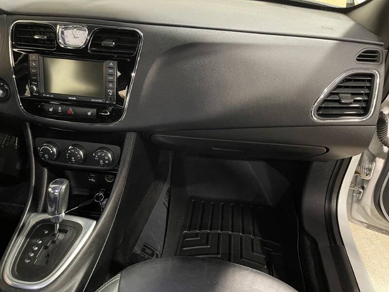 2011 Chrysler 200 Limited