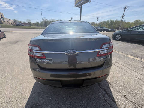 2017 Ford Taurus SEL