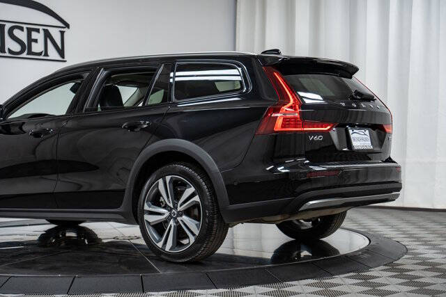 2024 Volvo V60 Cross Country B5 Plus