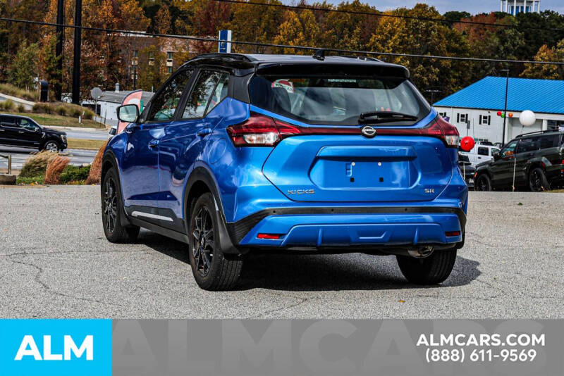 2022 Nissan Kicks SR