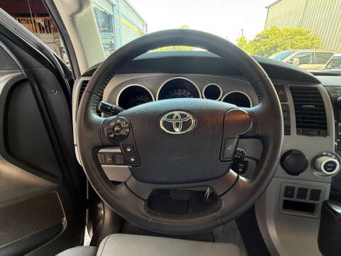 2013 Toyota Sequoia SR5