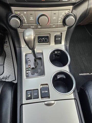 2011 Toyota Highlander SE