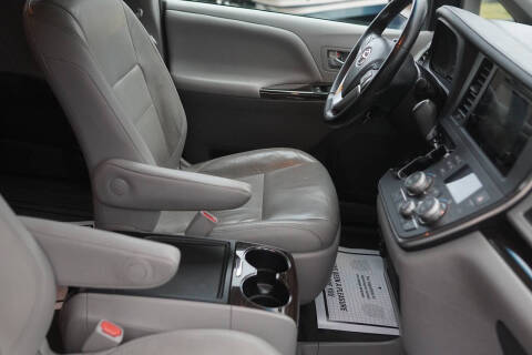 2015 Toyota Sienna XLE 8-Passenger