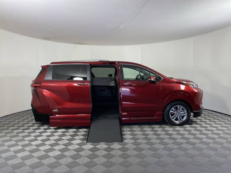 Used 2022 Toyota Sienna Platinum with VIN 5TDESKFC1NS071838 for sale in Tucker, GA