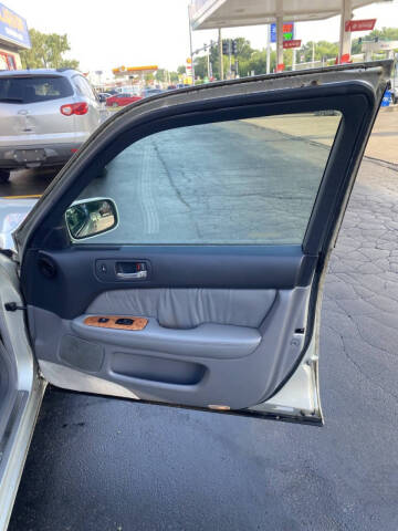2000 Lexus LS 400
