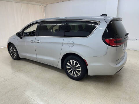2024 Chrysler Pacifica Plug-In Hybrid Select