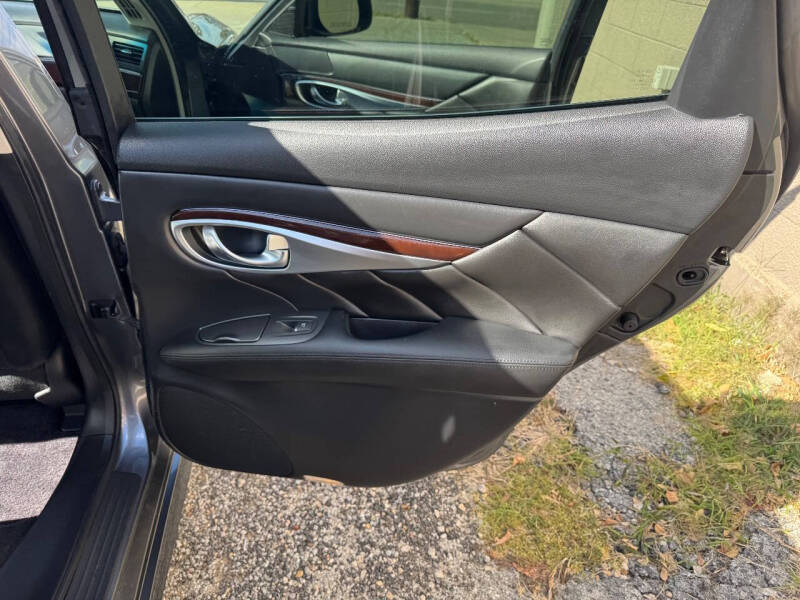 2018 Infiniti Q70 3.7 Luxe