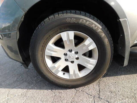 2005 Nissan Pathfinder LE