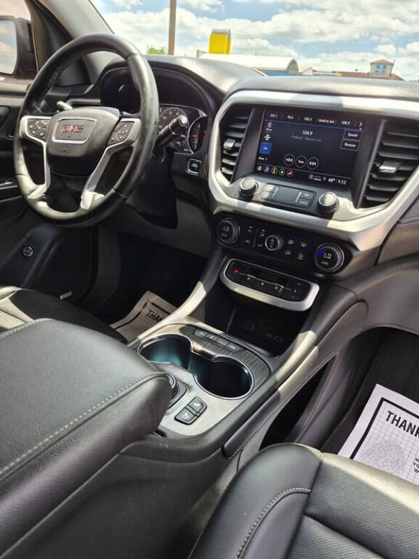 2023 GMC Acadia SLT