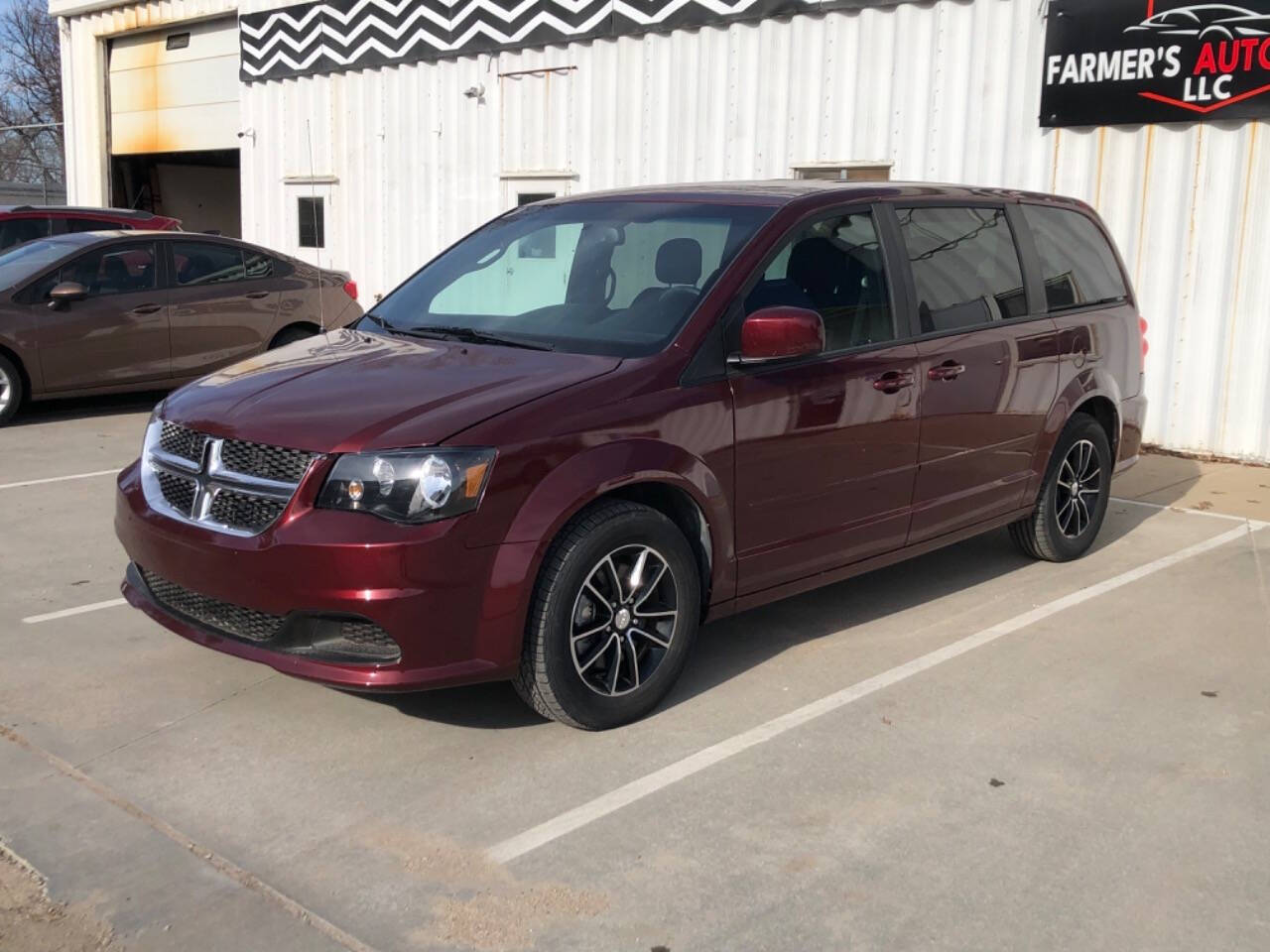 2017 Dodge Grand Caravan for sale at FARMER's AUTO SALES in Seward, NE