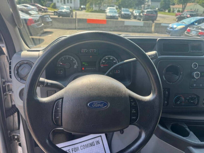 2012 Ford E-Series E-350 SD XLT
