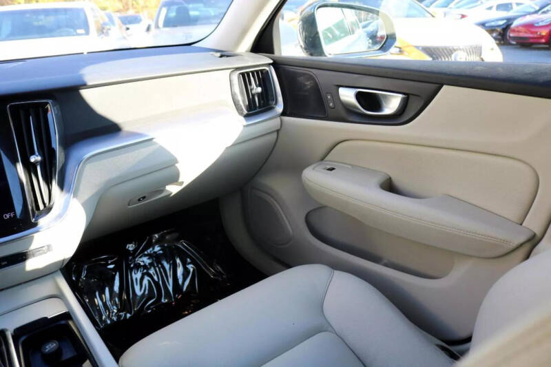 2020 Volvo V60 T5 Momentum