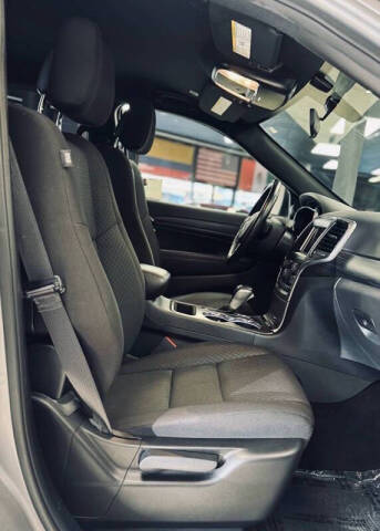 2020 Jeep Grand Cherokee Laredo E