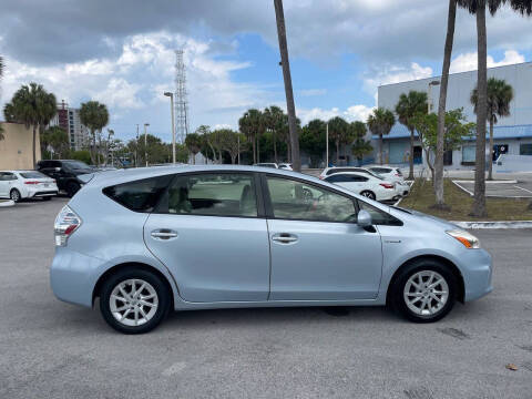 2014 Toyota Prius v Two