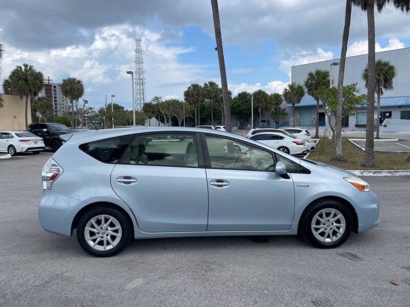 2014 Toyota Prius v Two