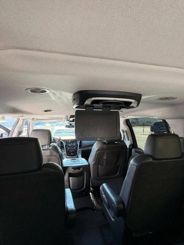 2018 Cadillac Escalade ESV Luxury