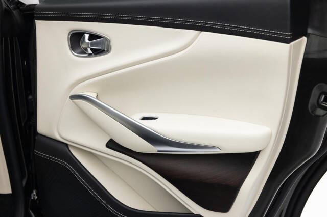 2021 Aston Martin DBX