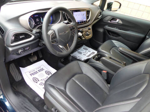 2025 Chrysler Pacifica Select