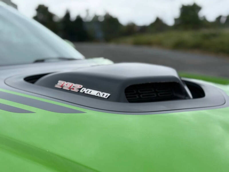 2017 Dodge Challenger 392 HEMI Scat Pack Shaker