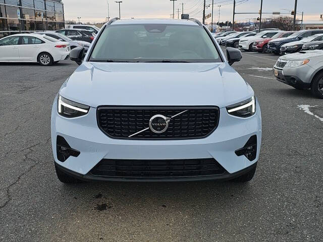 2026 Volvo XC40 B5 Plus