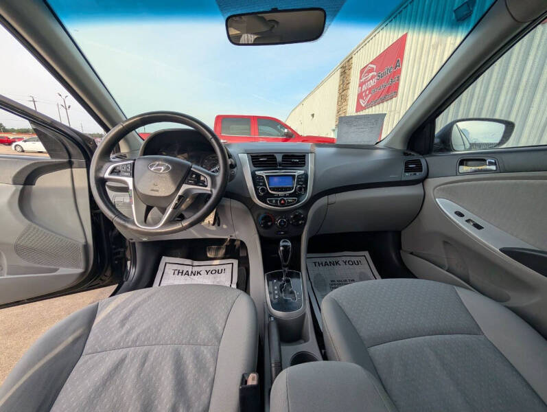 2012 Hyundai Accent SE